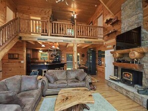 Smart TV, fireplace