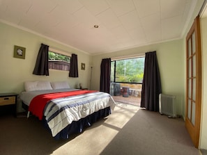 3 bedrooms, iron/ironing board, bed sheets - 43 Alpine Ave (Hanmer Springs)