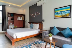 Phòng đôi Deluxe | Bộ đồ giường cao cấp, minibar, bàn 