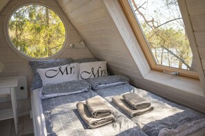 3 habitaciones, tabla de planchar con plancha y cuna de viaje 