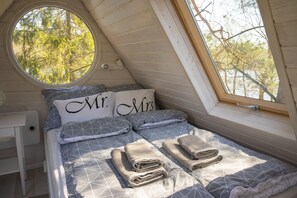 4 bedrooms, iron/ironing board, travel cot, free WiFi