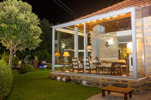 تناول الطعام بالخارج