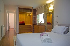 4 bedrooms, iron/ironing board, free WiFi, bed sheets - Private villa deluxe with pool (Vieira do Minho)