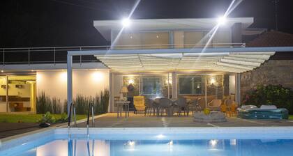 Private villa deluxe with pool and jacuzzi