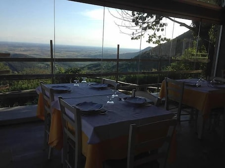 Restaurant. Agriturismo Alto Venda