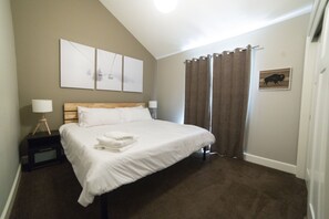 4 bedrooms, iron/ironing board, WiFi, bed sheets