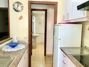 Fridge, microwave, oven, coffee/tea maker - APARTMENT IN LEVANTE BEACH BENIDORM R060 (Benidorm)