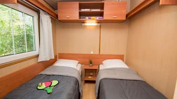 Mobil Karavan, 2 kamar tidur (Watipi) | 2 kamar tidur dan setrika/meja setrika