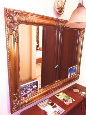 Exclusive Room | Individually furnished, laptop workspace, blackout drapes - French Decor Apartment (Vilnius)