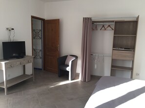 Individually furnished, bed sheets - Camping Ernella (Giuncaggio)