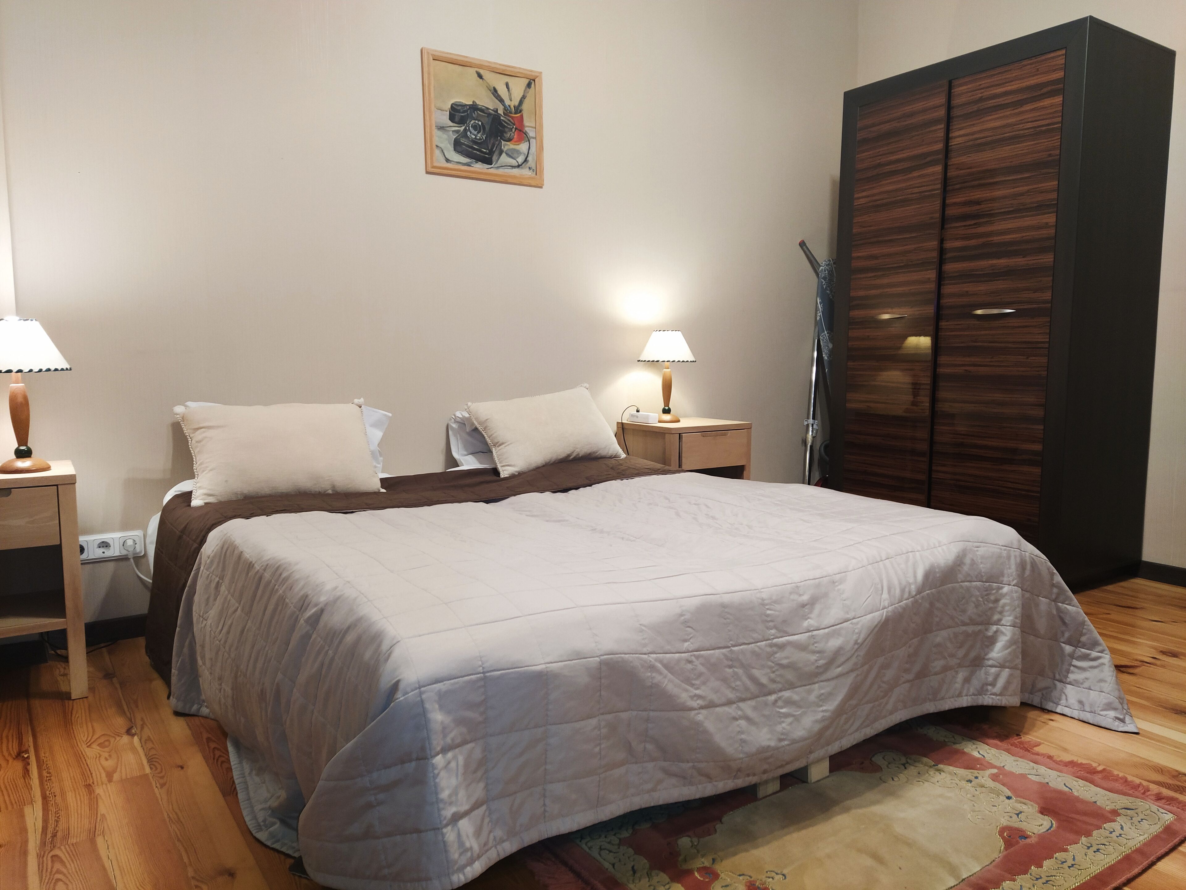 ห้องคอมฟอร์ทดับเบิลสำหรับพักเดี่ยว | ห้องพักตกแต่งอย่างมีเอกลักษณ์, โต๊ะทำงาน, พื้นที่ทำงานแบบใช้แล็ปท็อป