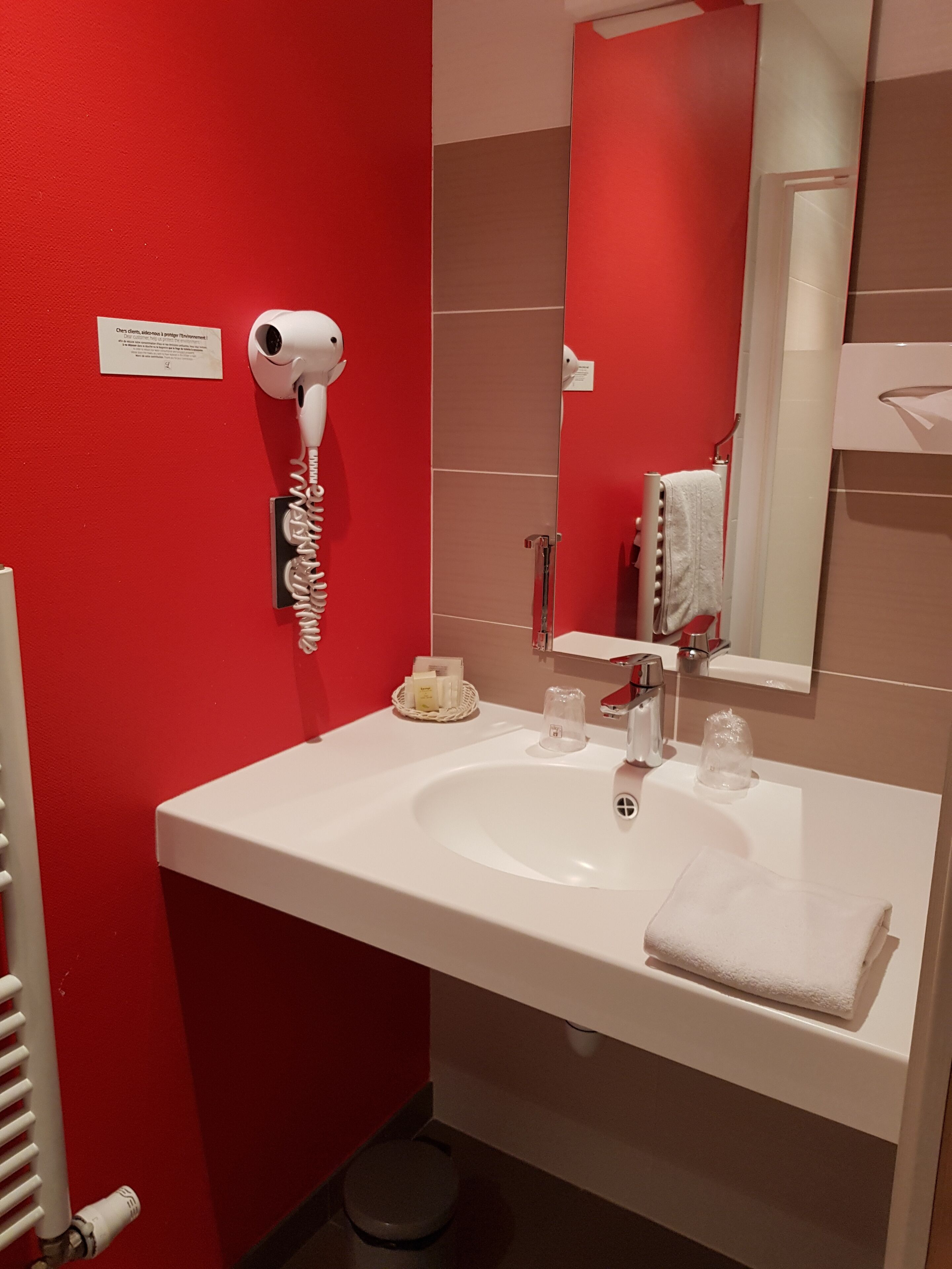 comfort double room | bathroom | shower, rainfall showerhead, free toiletries, hair dryer