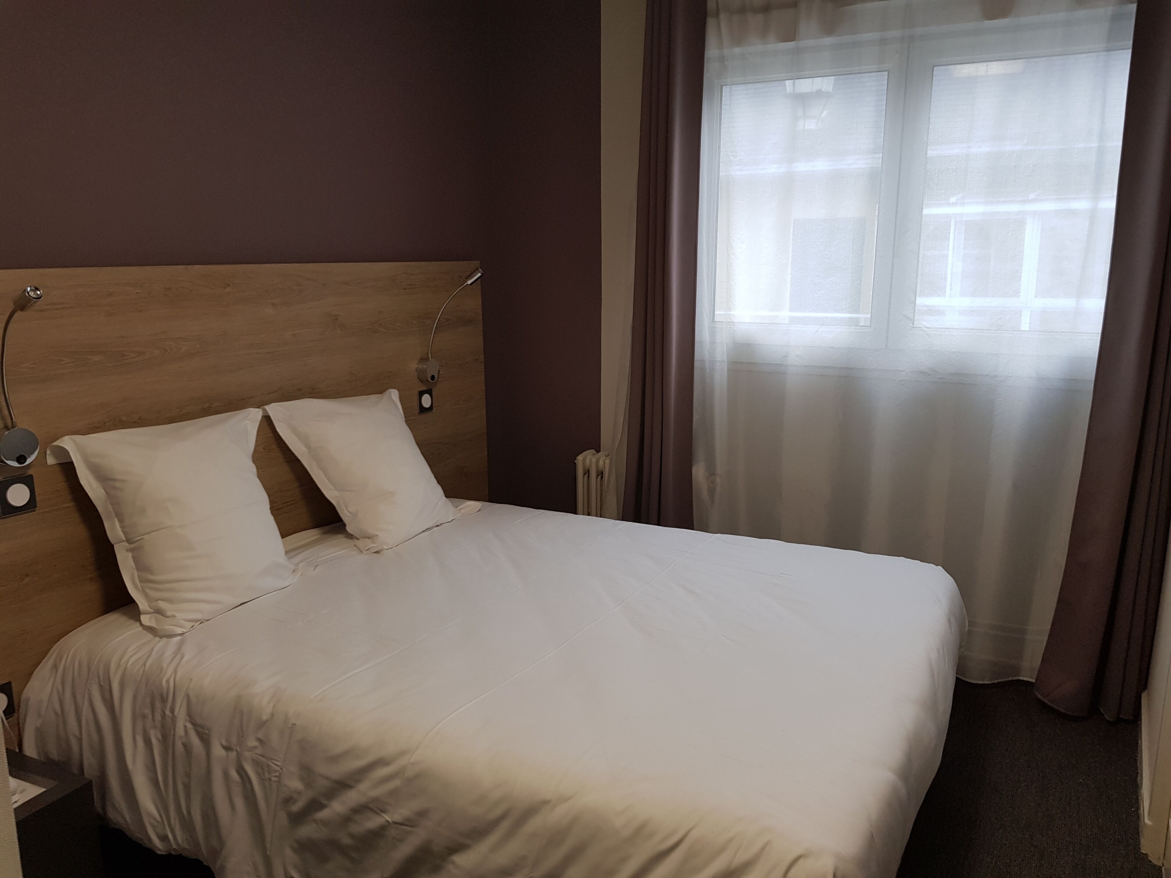 standard double room | desk, laptop workspace, blackout curtains, soundproofing