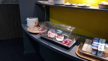Se ofrece un desayuno bufé entre semana (por un coste adicional)