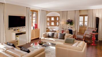 Suite | Wohnzimmer | 32-Zoll-Flachbildfernseher mit Digitalempfang, Fernseher, DVD-Player