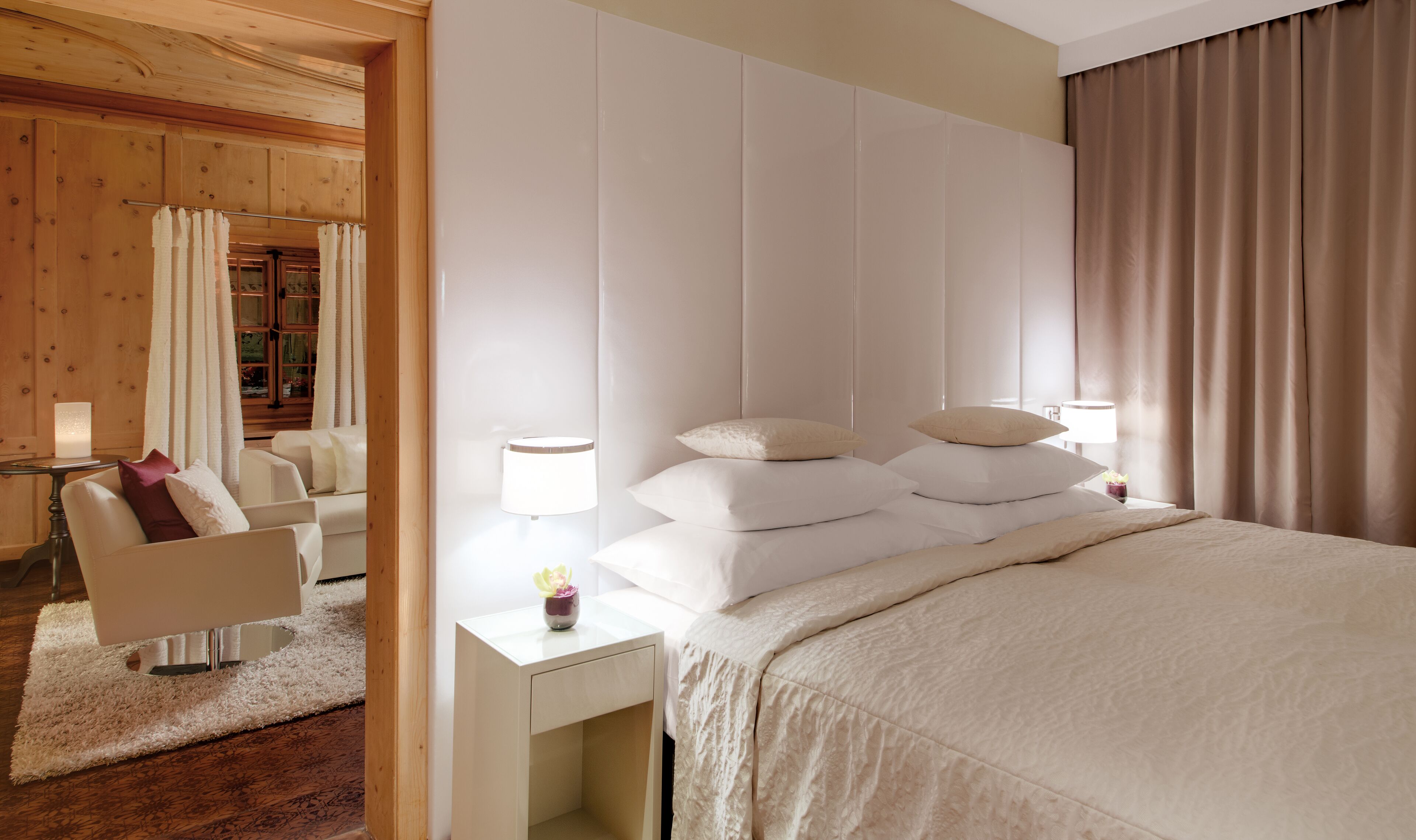 suite | hypo-allergenic bedding, in-room safe, individually decorated, desk