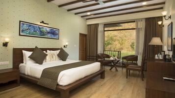 Luxury Single Room | In-room safe, blackout curtains, iron/ironing board, bed sheets