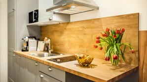 Studio Executive | Bếp riêng | Tủ lạnh, lò vi sóng, bếp nấu, máy rửa bát 