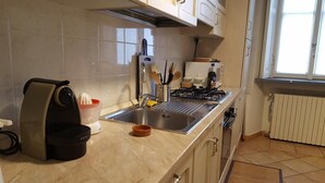 A kitchen with a sink, stove, and various utensils. - Kibilù - Piazzale Ghirlandaio (Milan)