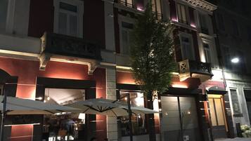 Fassade der Unterkunft â Abend/Nacht