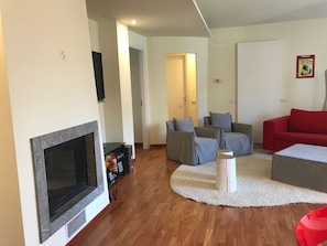 City Apartment, 1 Bedroom | Living area