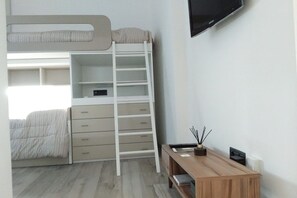 Business Apartment | Living area | 30-inch LCD TV with digital channels, TV - Kibilù - Via Abetone (Milan)