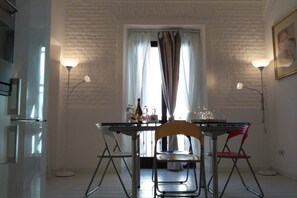 Deluxe Apartment, 2 Bedrooms | In-room dining