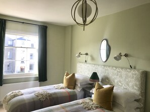 2 Schlafzimmer, Schreibtisch, Bügeleisen/Bügelbrett, WLAN