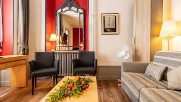 Chambre Familiale | Coin séjour | Télévision à écran plat