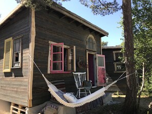 Individually decorated, free WiFi - Fide Äventyrsby & Camping (Burgsvik)