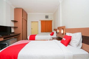 Deluxe Twin Room | Free WiFi, bed sheets - Hotel O Graha Marina (Surabaya)