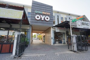 Exterior - Hotel O Graha Marina (Surabaya)