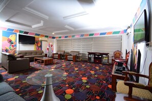 Lobby lounge