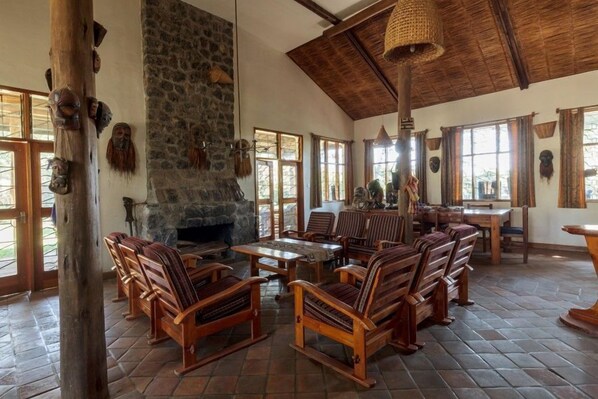 Spécialités Cuisine locale et internationale