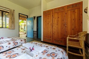 Twin Room | Rollaway beds, bed sheets - Travellers Rest Hotel (Kisoro)