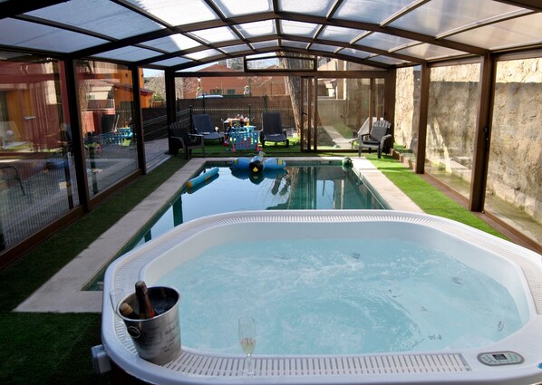 Indoor pool - MANSION DELUXE VILLA ALEJANDRA WITH POOL AND JACUZZI (COLLADO MEDIANO)