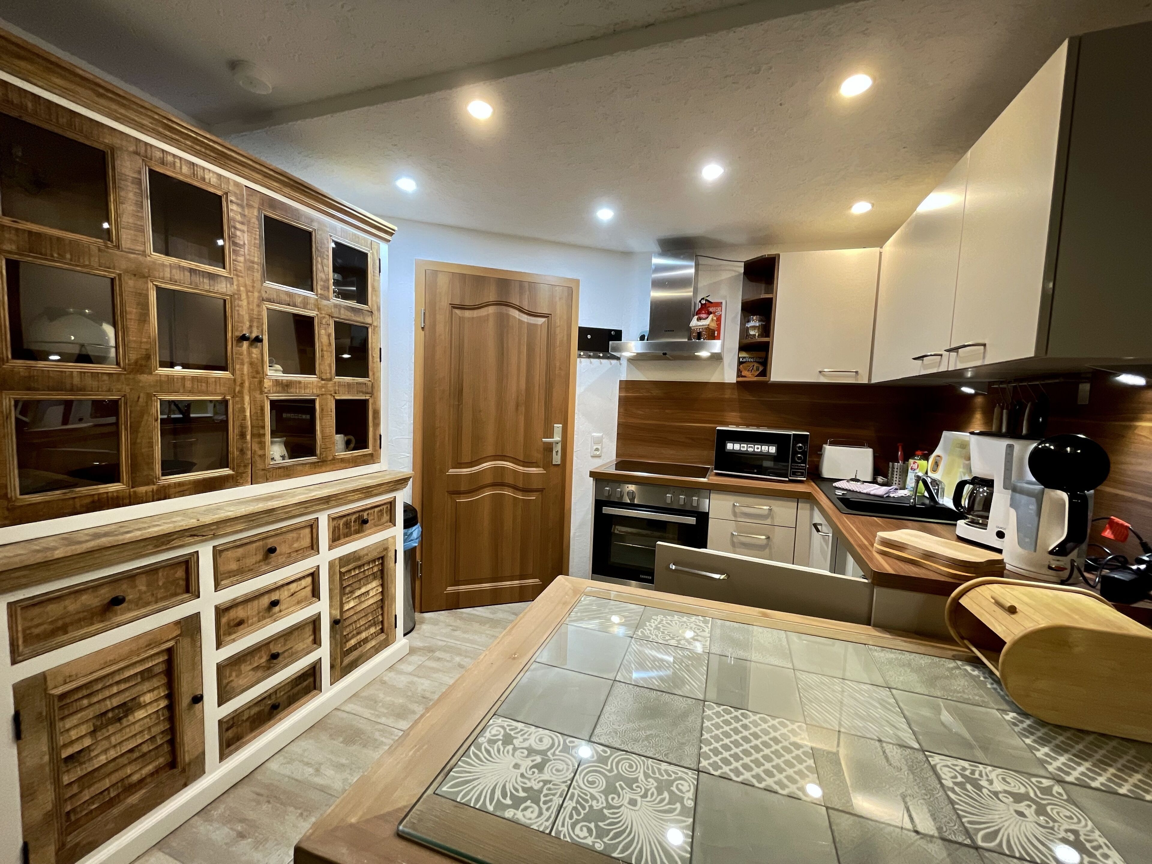 Oven, stovetop, coffee/tea maker, electric kettle