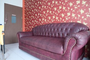 Lobby sitting area - SPOT ON 1772 Hotel Penginapan Cemara Syariah (Payakumbuh)