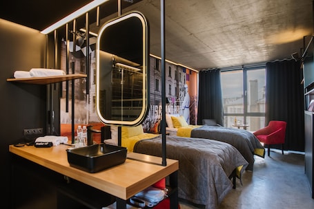 Standard Twin Room | 2 bedrooms, premium bedding, minibar, in-room safe