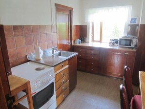 Shared kitchen - Nes Guesthouse (Borgarnes)