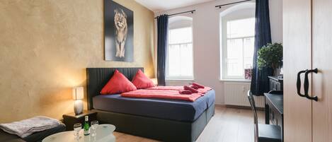 Classic Apartment, 2 Bedrooms (Dresden) | 2 bedrooms, Egyptian cotton sheets, premium bedding, memory foam beds