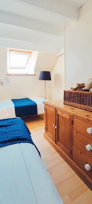 5 bedrooms, desk, iron/ironing board, travel cot - A seaside cottage with sea view, WIFI, equipped kitchen and enclosed garden (Clohars-Carnoët)
