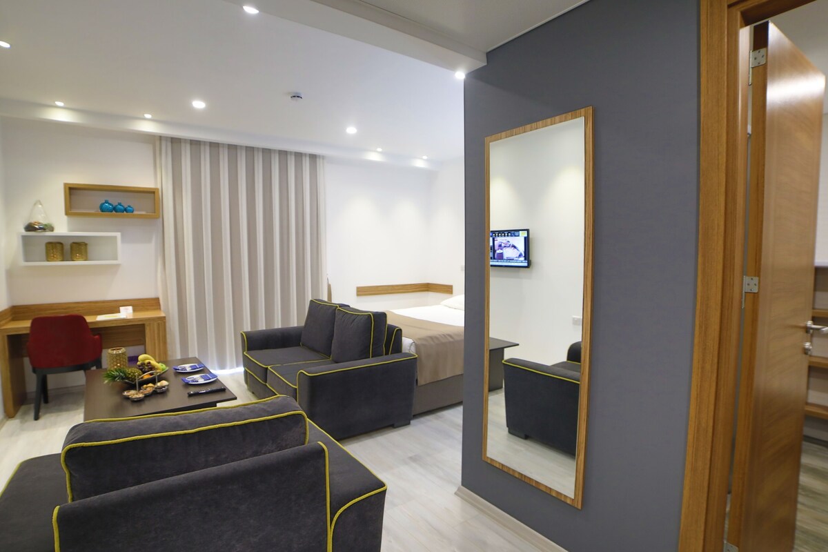 Premium Oda | Kaliteli yatak takımı, minibar, odada kasa, masa 