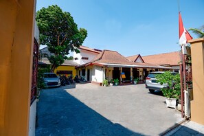 Exterior - Super OYO Capital O 1644 Hotel Griya Kencana (Surakarta)
