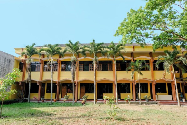 Exterior - OYO 1342 Uniga Malang Family Residence (Malang)