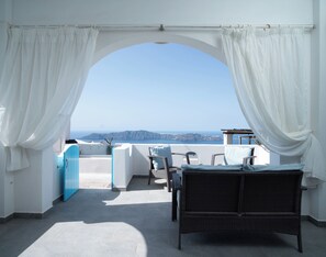 Double room with Caldera View | In-room safe, iron/ironing board, free WiFi, bed sheets - Salvatore Caldera Suites (Santorini)