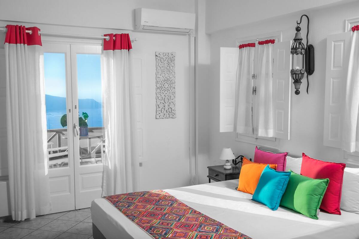 Premium Suite with Caldera & Sea View