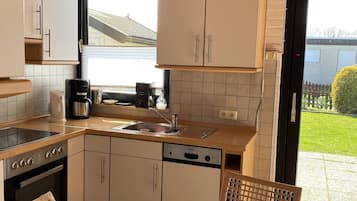 KĂŒhlschrank, Mikrowelle, Ofen, GeschirrspĂŒler