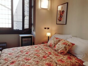 Free minibar, in-room safe, desk, soundproofing