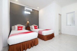 Phòng 2 giường đơn Deluxe | Bàn, truy cập Internet không dây miễn phí, bộ trải giường 